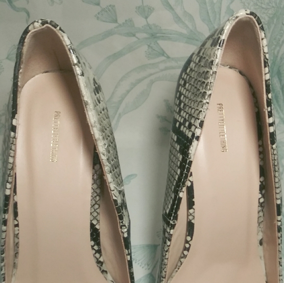 🕷️PrettyLitteThing🕷️ - Picture 6 of 8